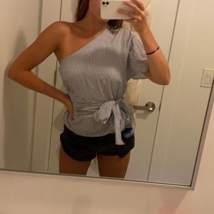 1 STATE REVOLVE TIE UP TOP